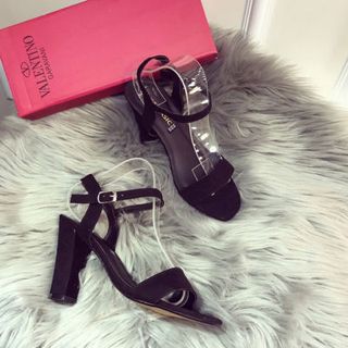 giày cao got vuông quai