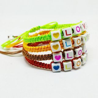 Vòng tay handmade Love xinh xắn cực hot giá rẻ giá sỉ