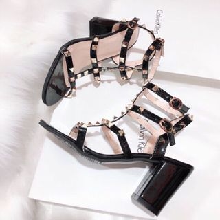 giày sandal got vuông đinh