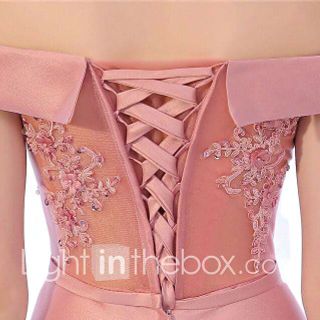 DẠ HỘI TRỄ VAI THÊU HOA