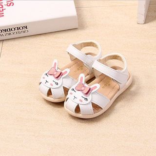 tập đi thỏ cho bé