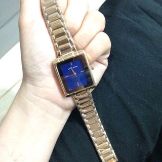 Đồng hồ anne klein vuông cá tính