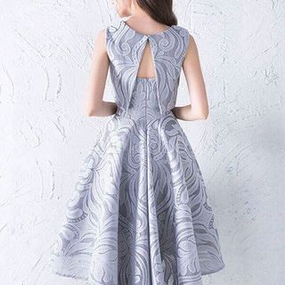 ĐẦM XÒE ĐUÔI TÔM ÁO CHOÀNG CỰC SANG