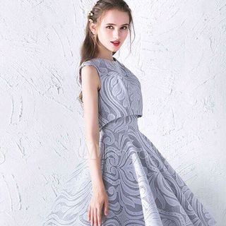 ĐẦM XÒE ĐUÔI TÔM ÁO CHOÀNG CỰC SANG