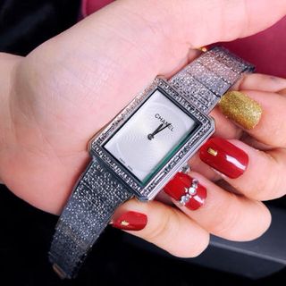 đồng hồ nữ vuông sành điệu