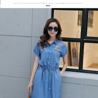Đầm Jean Cổ Sơ Mi Thêu Hoa Dây Rút