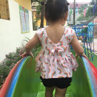 bộ cotton hở lưng bé gái
