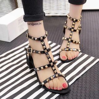 giày sandal đinh