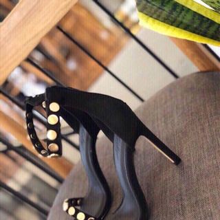 giày cao got đinh tròn