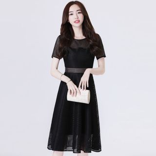 Đầm ren xòe dự tiệc Anaconda