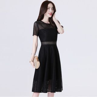 Đầm ren xòe dự tiệc Anaconda