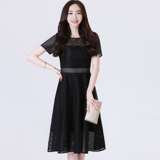 Đầm ren xòe dự tiệc Anaconda