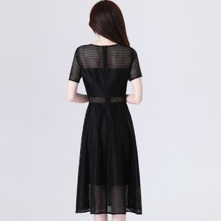 Đầm ren xòe dự tiệc Anaconda