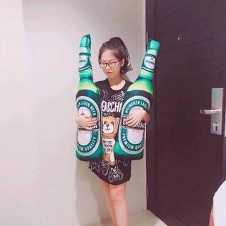 Gối ôm hình chai bia Heineken độc đáo