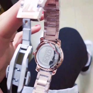 đồng hồ trung cấp sang trọng