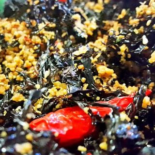 Rong biển cháy tỏi ớt