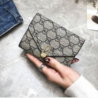 Ví cầm tay nữ hiện đại họa tiết giản dị phong cách mới