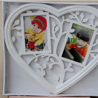 Khung ảnh hình trái tim màu trắng tường