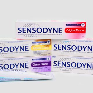 Kem Đánh Răng SENSODYNE Whitening Trắng Răng Tự Nhiên 100g