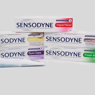 Kem Đánh Răng SENSODYNE Whitening Trắng Răng Tự Nhiên 100g