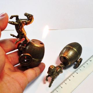 BẬT LỬA HÌNH XE NGỰA VÀ THÙNG RƯỢU XE ĐẠI BÁC VÀ THÙNG RƯỢU
