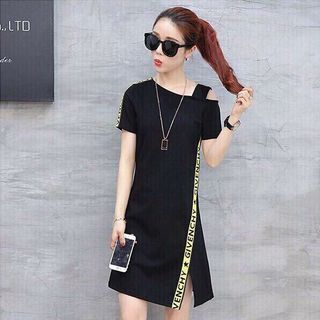 Đầm suông lệnh vai viền chữ