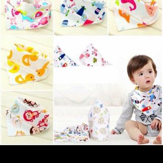 Yếm Tam giác Carters 2 cúc bấm 2 lớp
