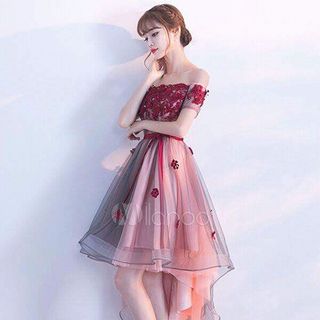 ĐẦM XÒE ĐUÔI TÔM TRỄ VAI