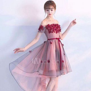 ĐẦM XÒE ĐUÔI TÔM TRỄ VAI