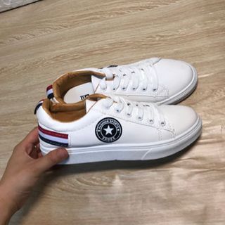 giầy sneakers thể thao