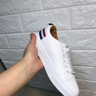 giầy sneakers thể thao