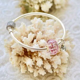 Hạt charm hoa Anne queen thủ công từ resin và hoa