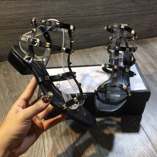 giày sandal đinh hang