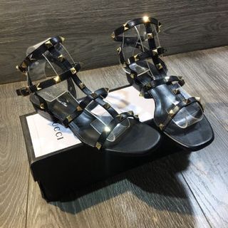 giày sandal đinh hang