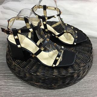 giày sandal got vuông đinh