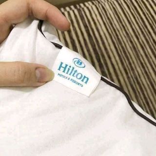 Gối khách sạn trơn