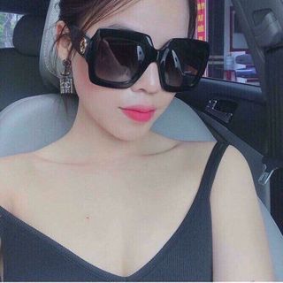 Mắt kính vuông lớn sang trọng