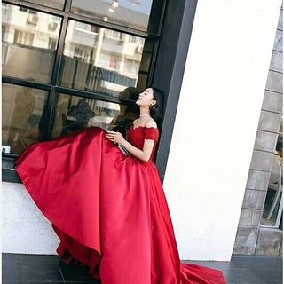 ĐẦM MAXI ĐÍNH HOA TRỄ VAI 3D