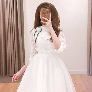 ĐẦM XÒE CÔNG CHÚA KÈM HOA ĐẸP Y HÌNH