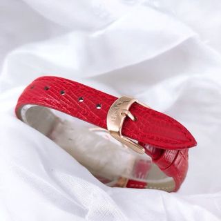 đồng hồ đỏ cá tính