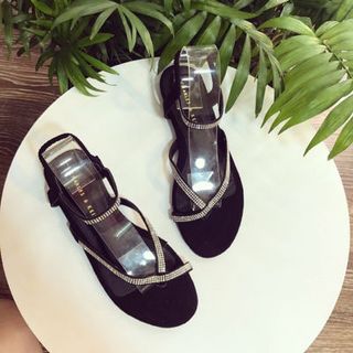 giày sandal đá