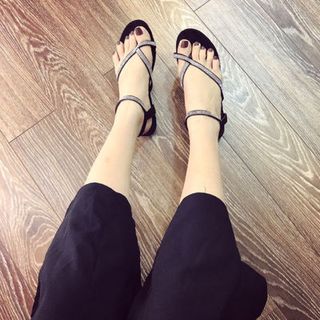 giày sandal đá