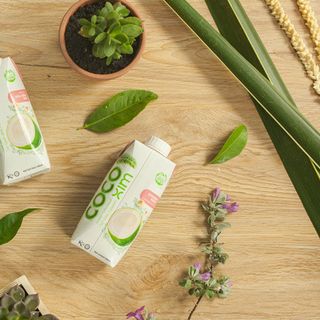 Thùng 12 hộp nước dừa Cocoxim Sen 330ml