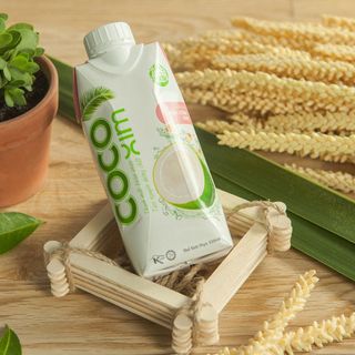Thùng 12 hộp nước dừa Cocoxim Sen 330ml