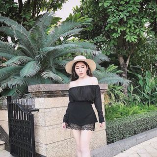 Set áo trễ vai váy suông phối ren mi