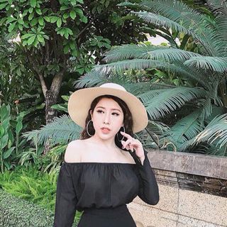 Set áo trễ vai váy suông phối ren mi