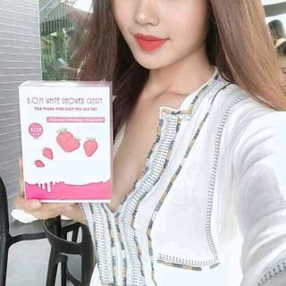 TẮM TRẮNG TINH CHẤT SỮA DÂU TÂY