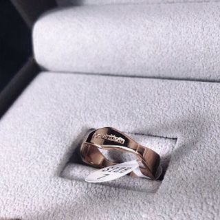 đồng hồ 
Vẩn không ngừng Hot nhé quý khách Đầy đủ phụ kiện như hìnhTất cả đều là nhé