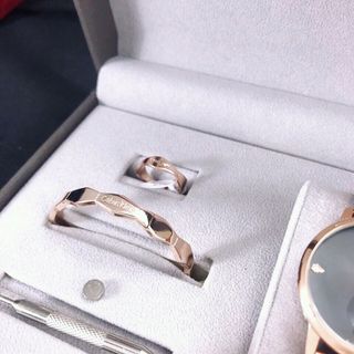 đồng hồ 
Vẩn không ngừng Hot nhé quý khách Đầy đủ phụ kiện như hìnhTất cả đều là nhé