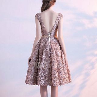 ĐẦM XÒE REN BÔNG TAY CON